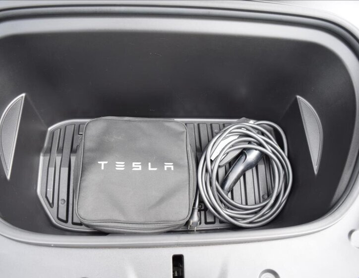 Tesla Model Y SUV / Terénní 0,0 378 kw