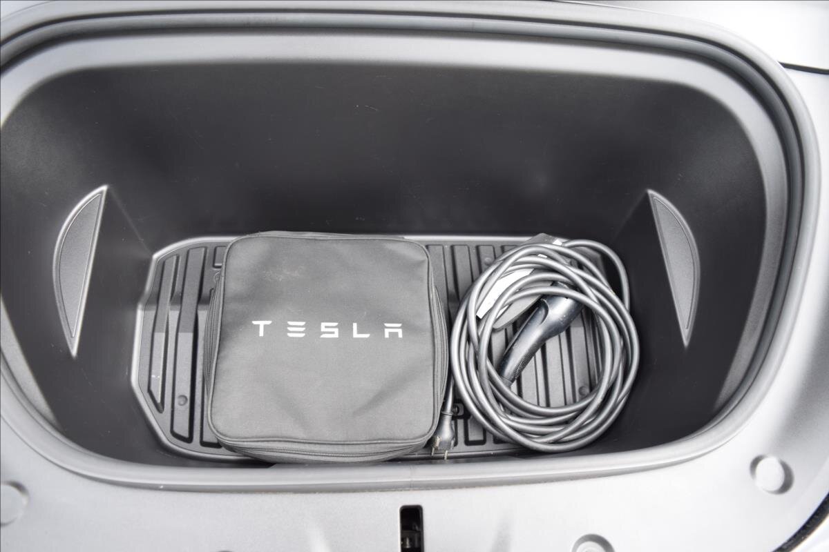 Tesla Model Y SUV / Terénní 0,0 378 kw