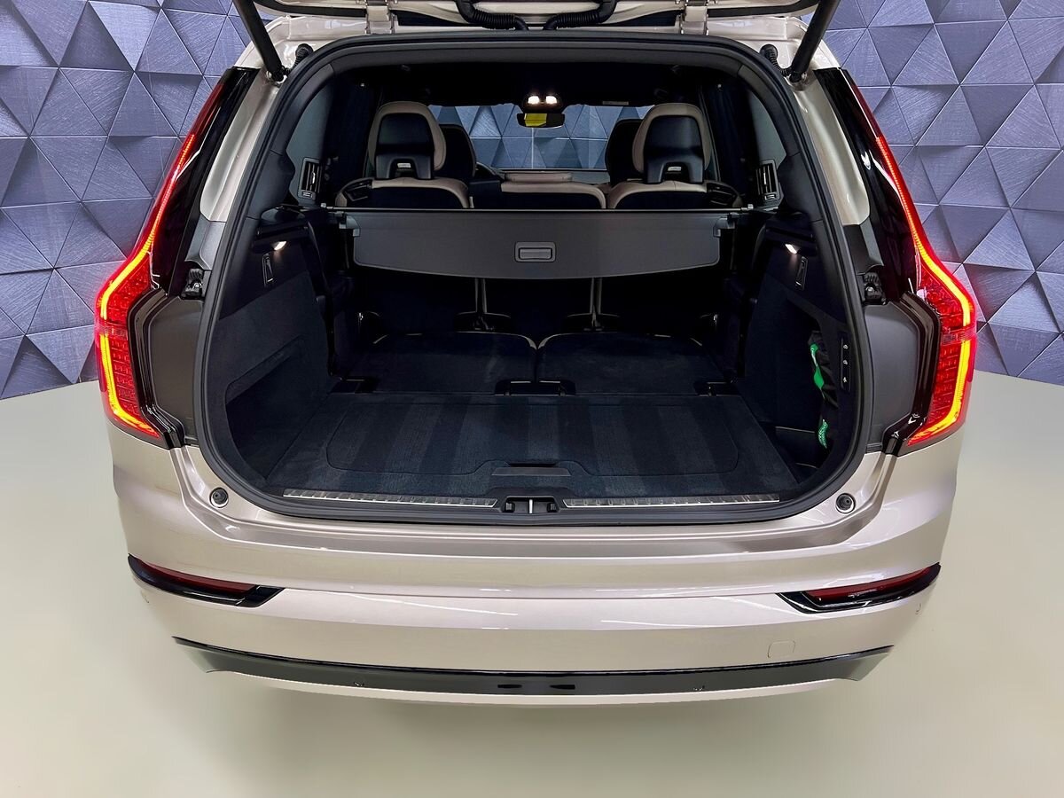 Volvo XC90 SUV / Terénní 2,0 l 335 kw