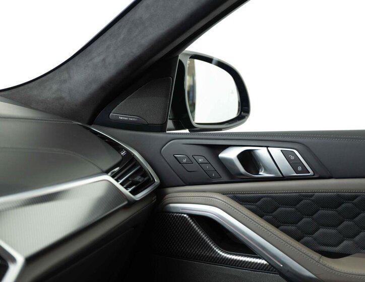 BMW X6 SUV 4,4 l 460 kw