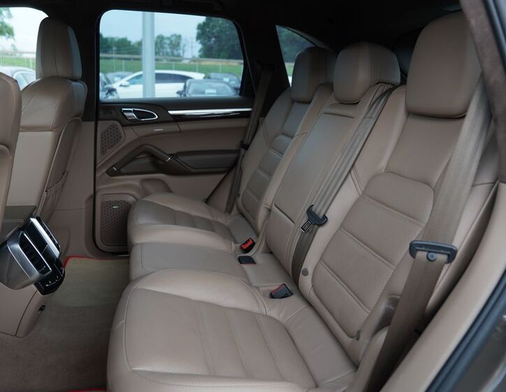 Porsche Cayenne 35