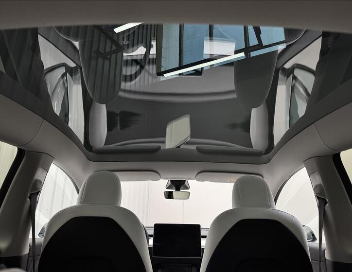 Tesla Model Y 29