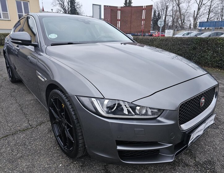 Jaguar XE 5