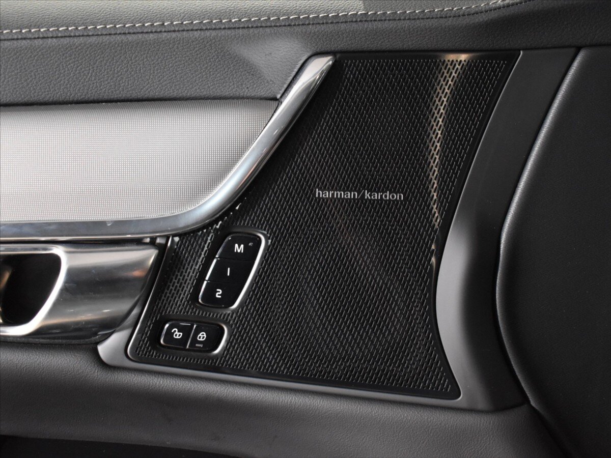 Volvo S90 Sedan / Limuzína 2,0 l 335 kw