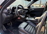 Alfa Romeo Giulia Sedan / Limuzína 2,0 l 206 kw