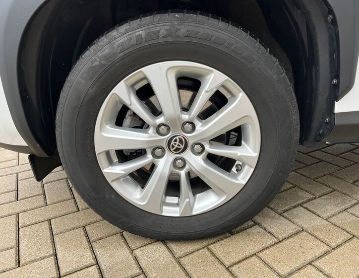 Toyota Yaris Cross 19