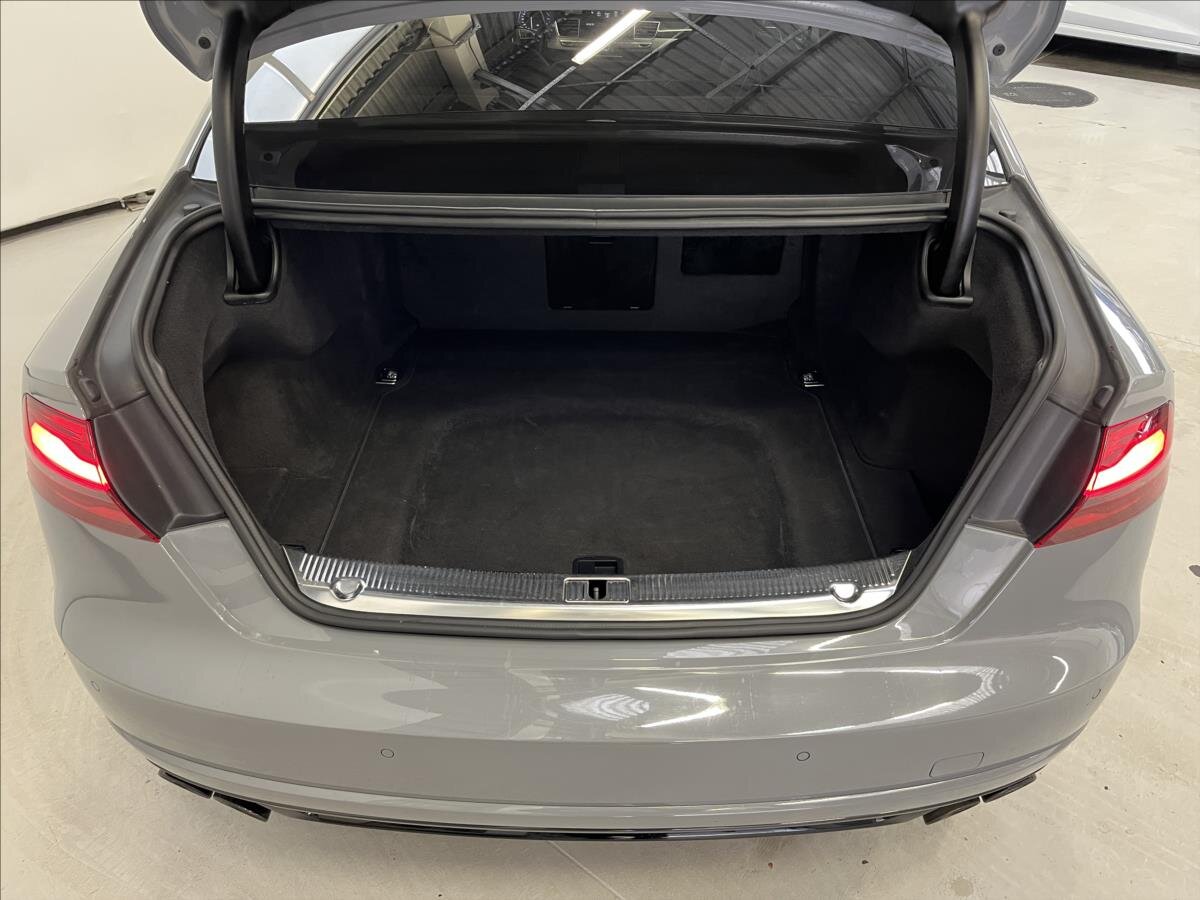 Audi S8 Sedan 4,0 l 445 kw