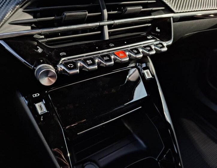 Peugeot 2008 SUV / Terénní 1,2 l 74 kw