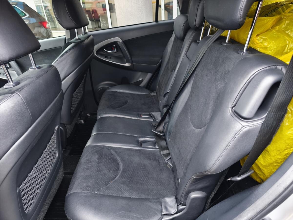 Toyota RAV4 Kombi 2,0 l 116 kw