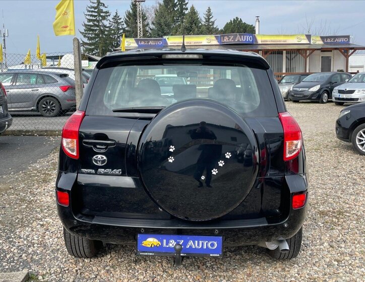 Toyota RAV4 SUV / Terénní 2,0 l 112 kw