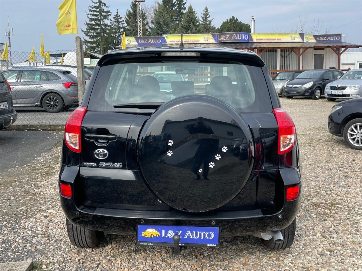 Toyota RAV4 SUV / Terénní 2,0 l 112 kw