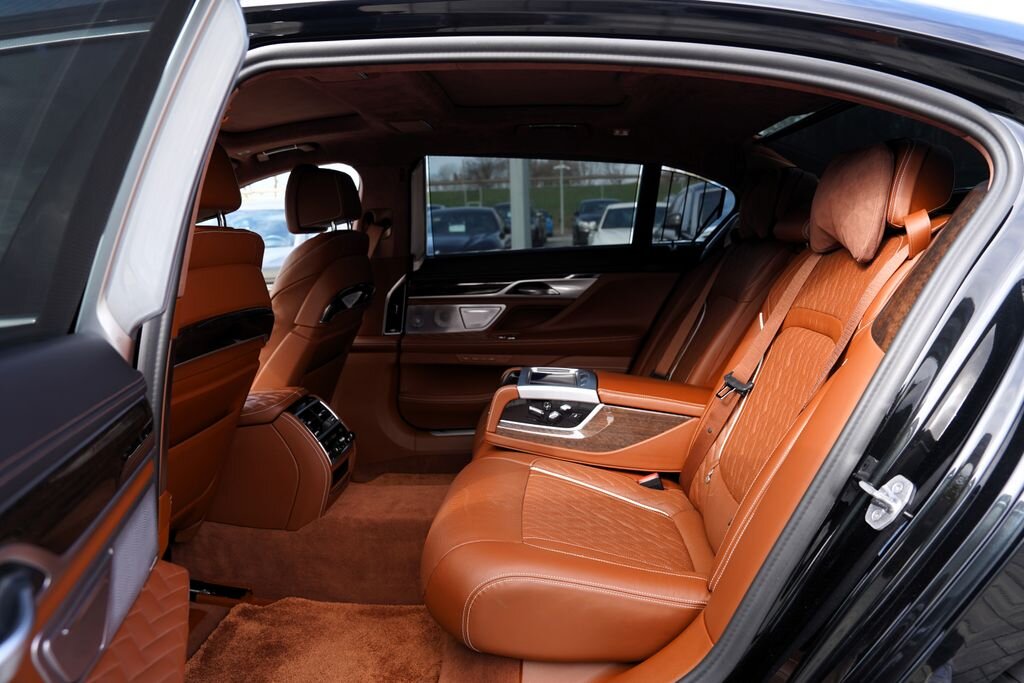 BMW Řada 7 Sedan / Limuzína 6,6 l 430 kw