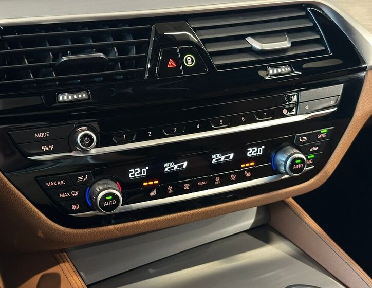 BMW Řada 5 Kombi 3,0 l 195 kw