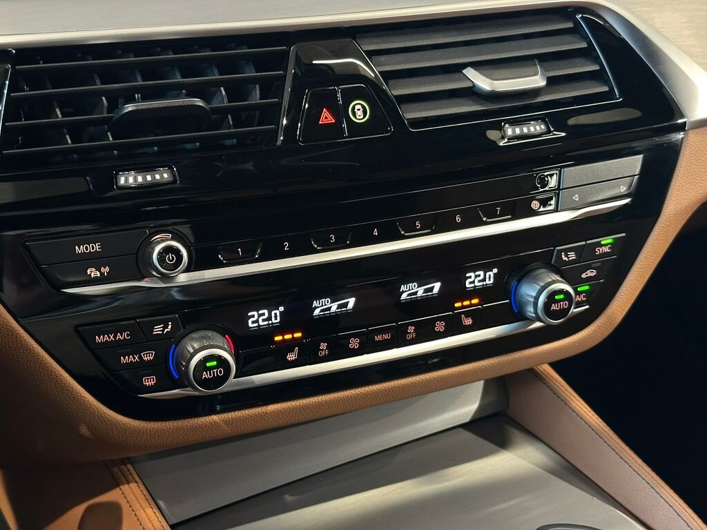 BMW Řada 5 Kombi 3,0 l 195 kw