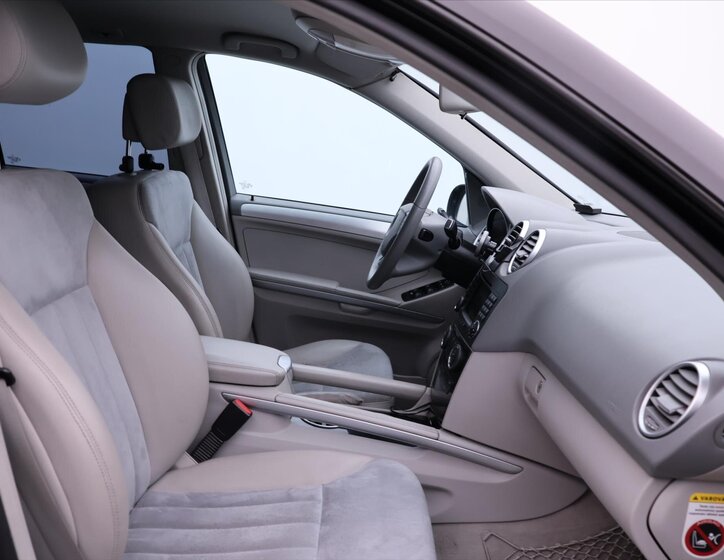 Mercedes-Benz Třídy M SUV / Terénní 3,2 l 165 kw