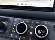 Land Rover Defender 26