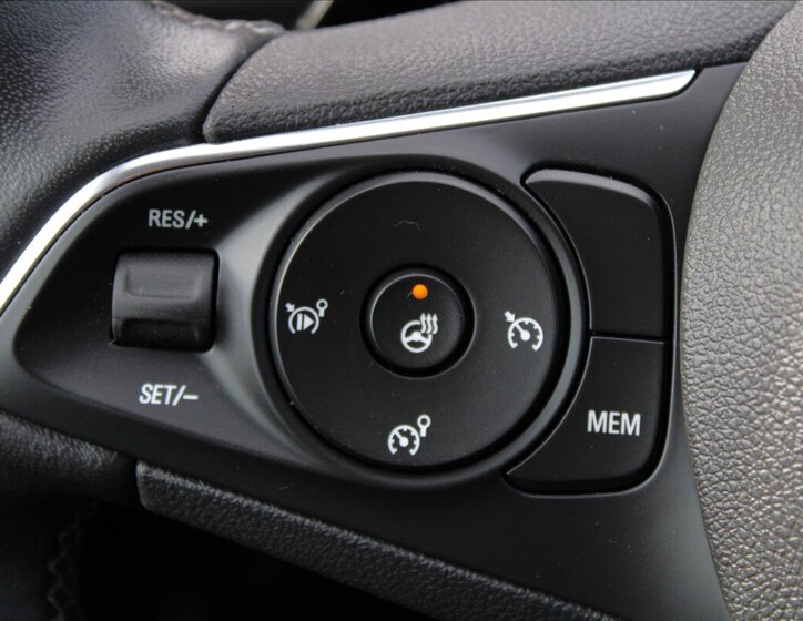 Opel Grandland SUV 1,2 l 96 kw