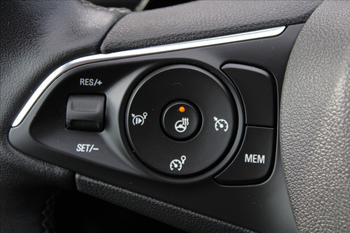 Opel Grandland SUV 1,2 l 96 kw