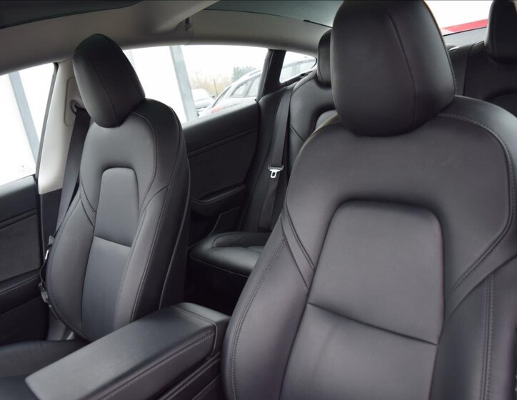 Tesla Model 3 Sedan 0,0 366 kw