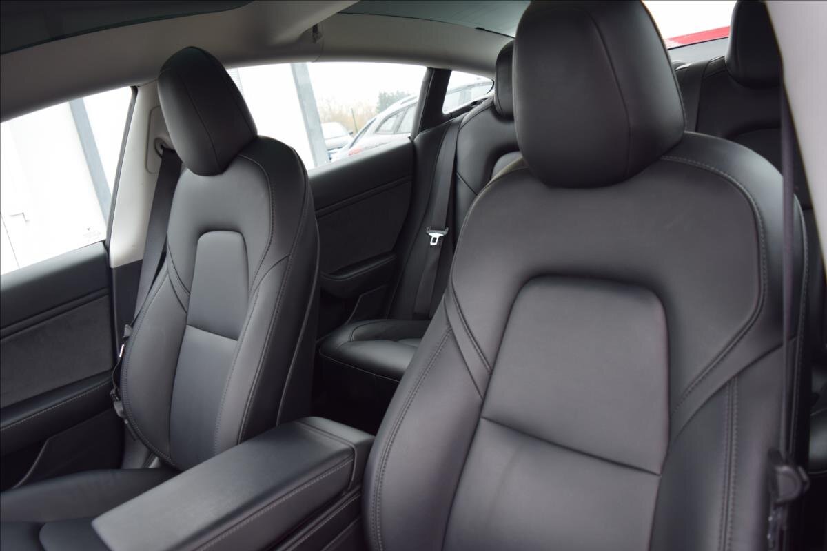 Tesla Model 3 Sedan 0,0 366 kw