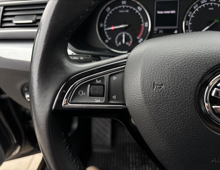 Škoda Superb Sedan / Limuzína 2,0 l 140 kw