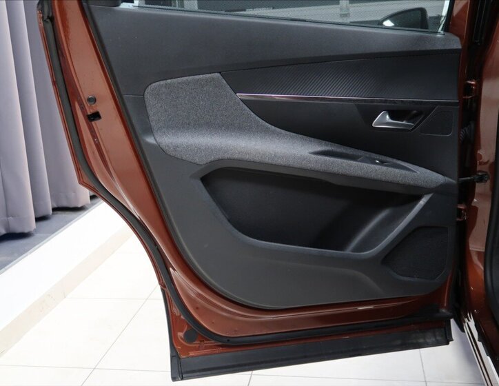 Peugeot 5008 MPV 1,5 l 96 kw