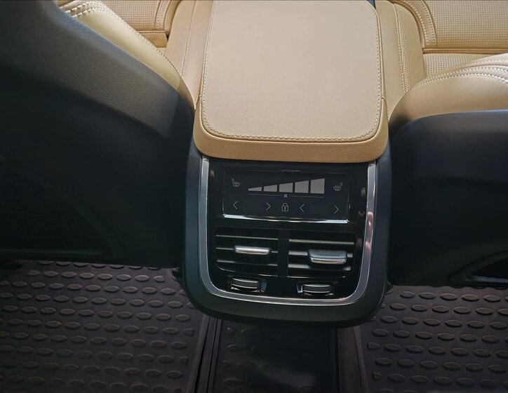 Volvo XC90 SUV / Terénní 2,0 l 180 kw