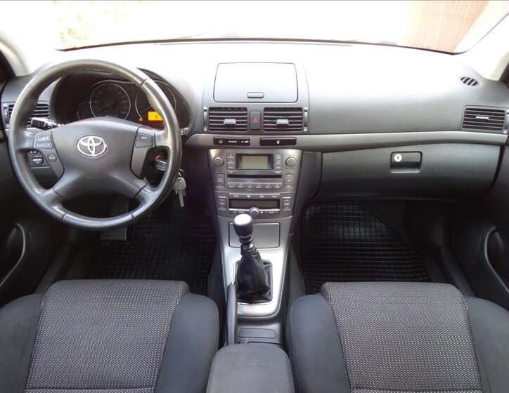 Toyota Avensis Kombi 2,0 l 93 kw