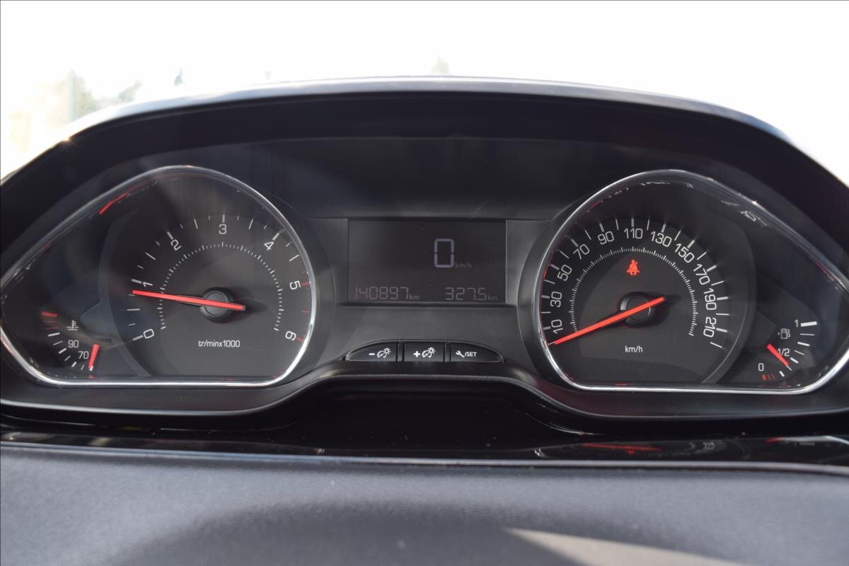 Peugeot 208 Hatchback 1,4 l 50 kw