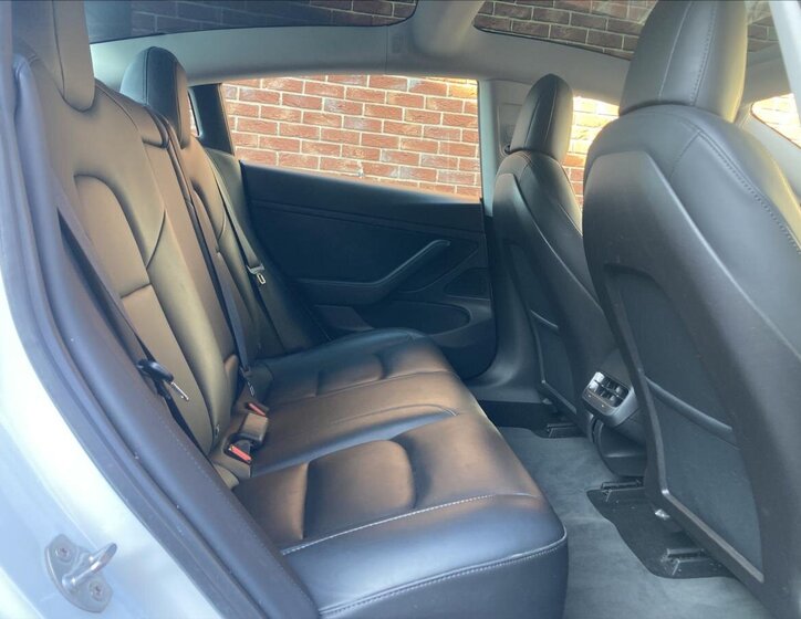 Tesla Model 3 Sedan 0,0 208 kw