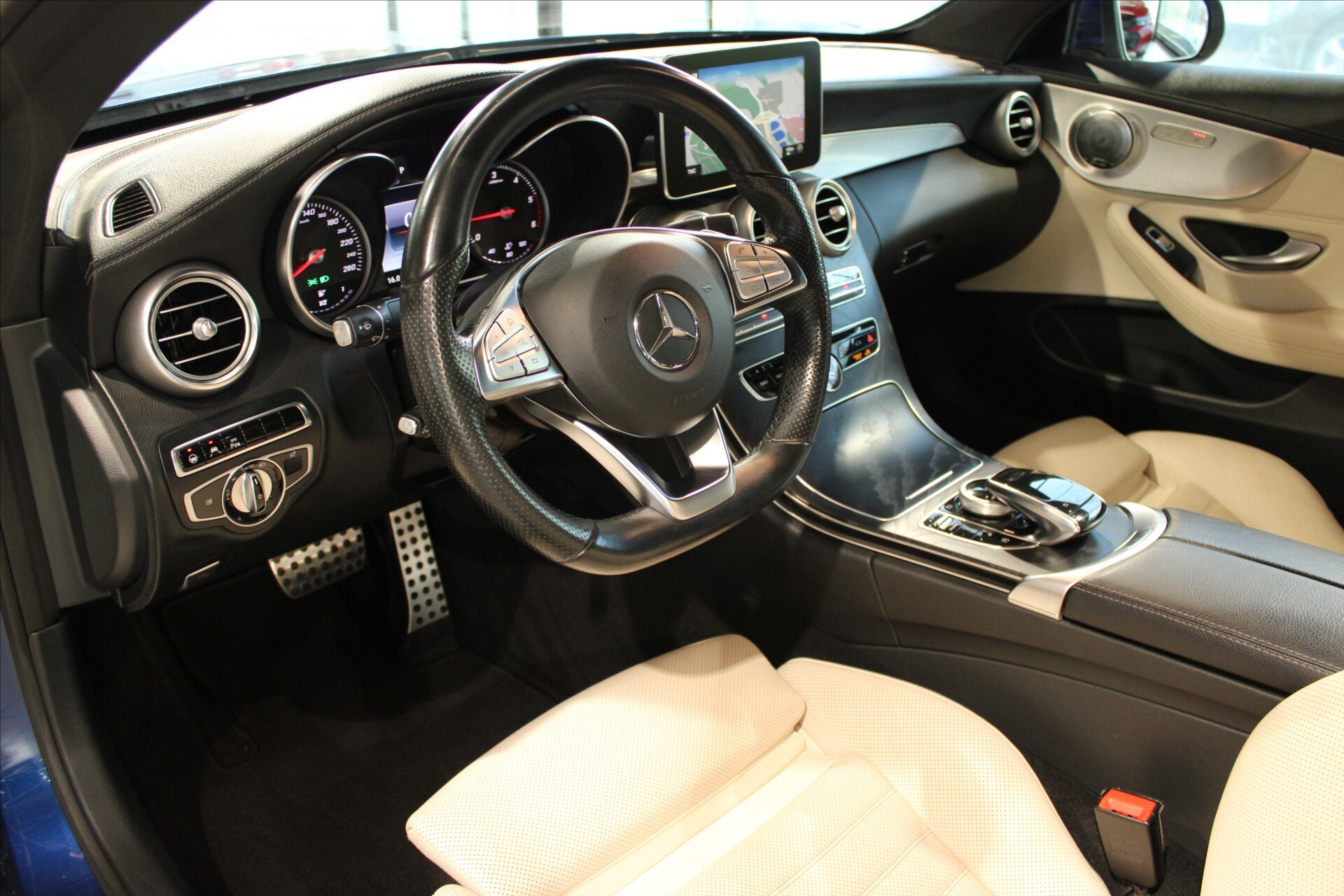 Mercedes-Benz Třídy C Kupé 2,1 l 150 kw