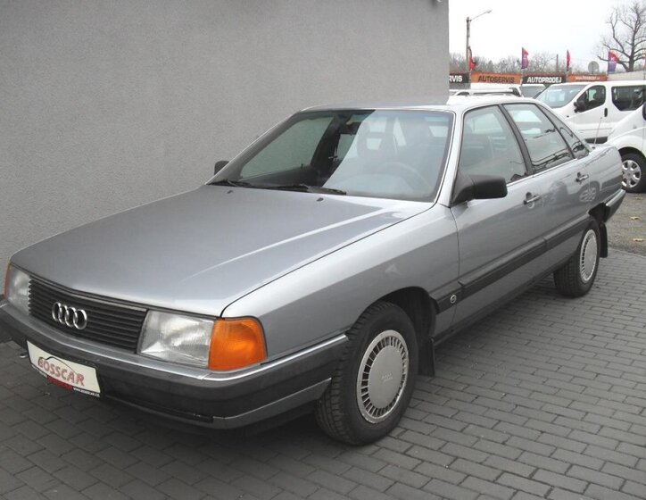 Audi 100 1