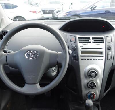Toyota Yaris 8
