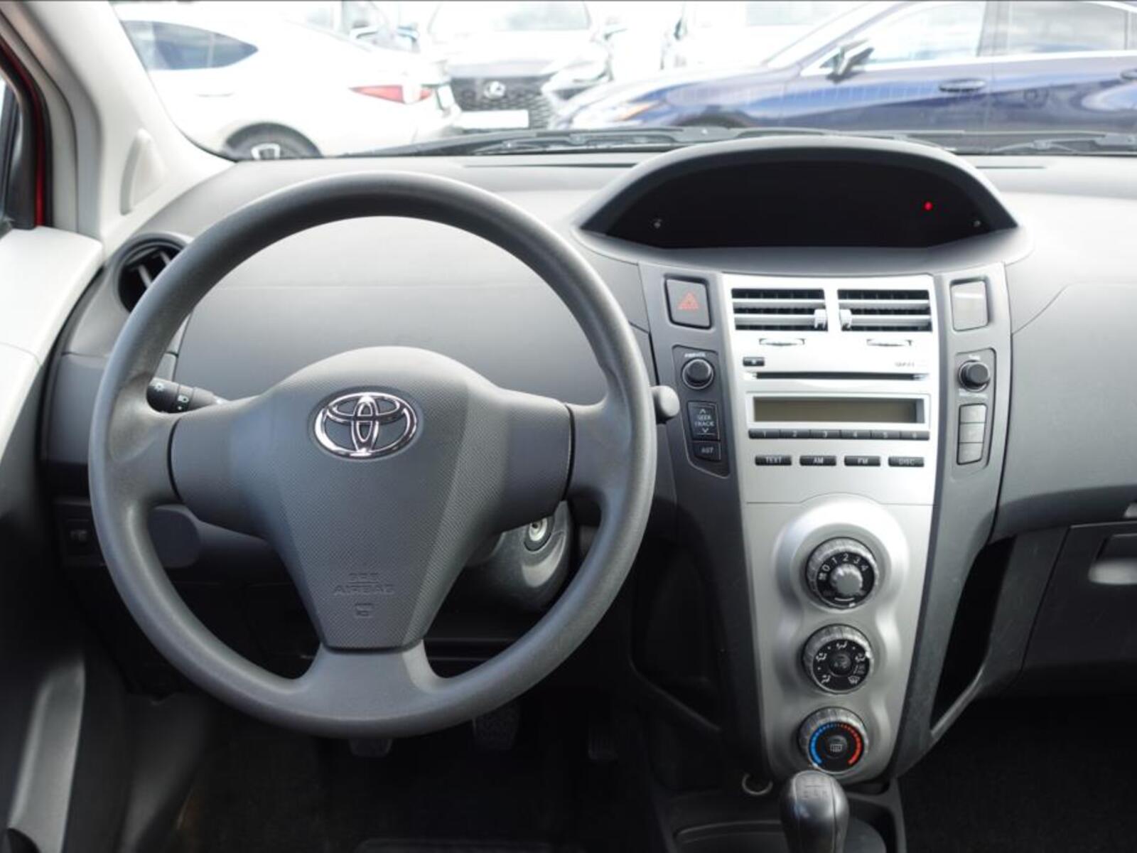 Toyota Yaris 8