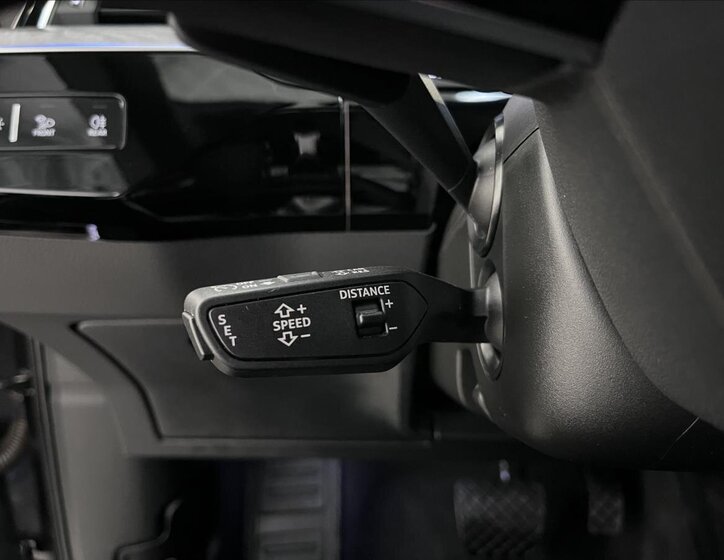 Audi Q8 e-tron SUV 0,0 300 kw