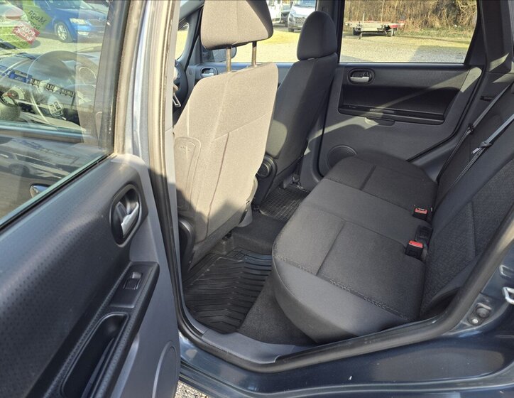 Mitsubishi Colt Hatchback 1,1 l 55 kw