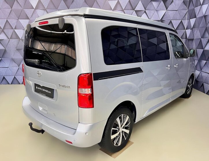 Toyota ProAce 8