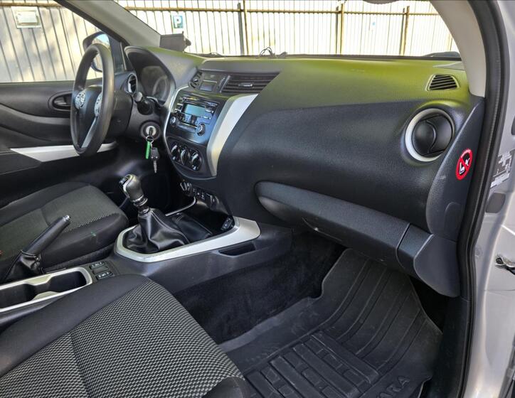 Nissan Navara 25