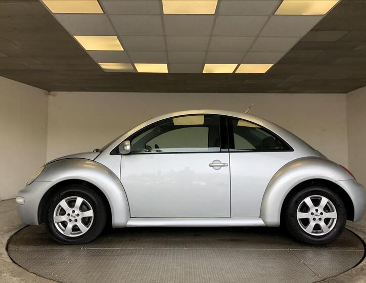 Volkswagen New Beetle 4