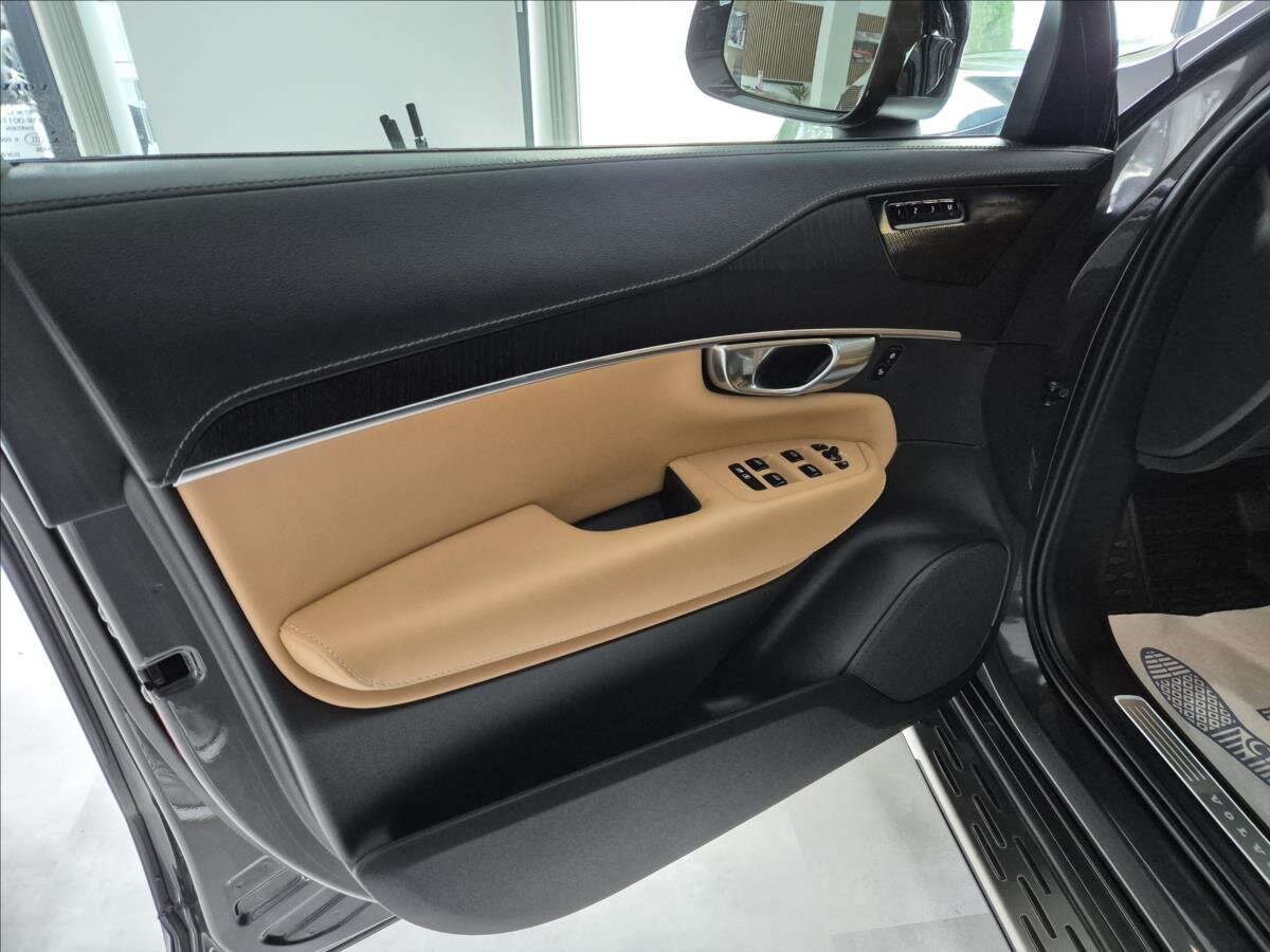 Volvo XC90 SUV / Terénní 2,0 l 180 kw