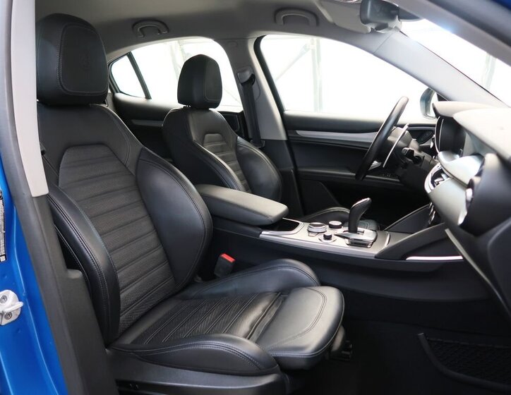 Alfa Romeo Stelvio 26