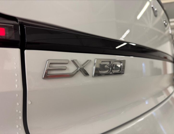 Volvo EX30 SUV 0,0 215 kw