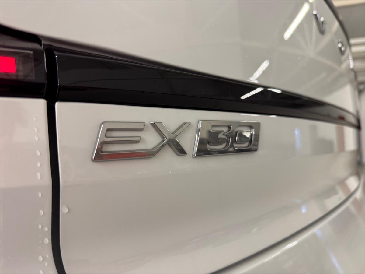 Volvo EX30 SUV 0,0 215 kw