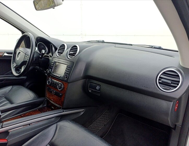 Mercedes-Benz Třídy M SUV / Terénní 3,0 l 165 kw