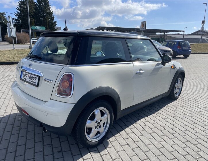Mini Cooper Hatchback 1,6 l 88 kw