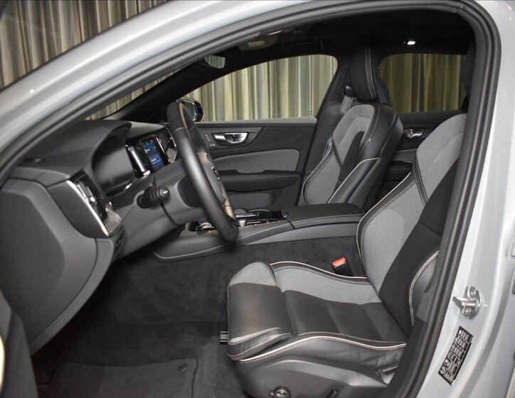 Volvo V60 Kombi 2,0 l 186 kw