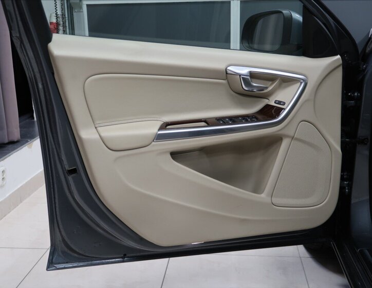 Volvo S60 Sedan / Limuzína 2,0 l 140 kw