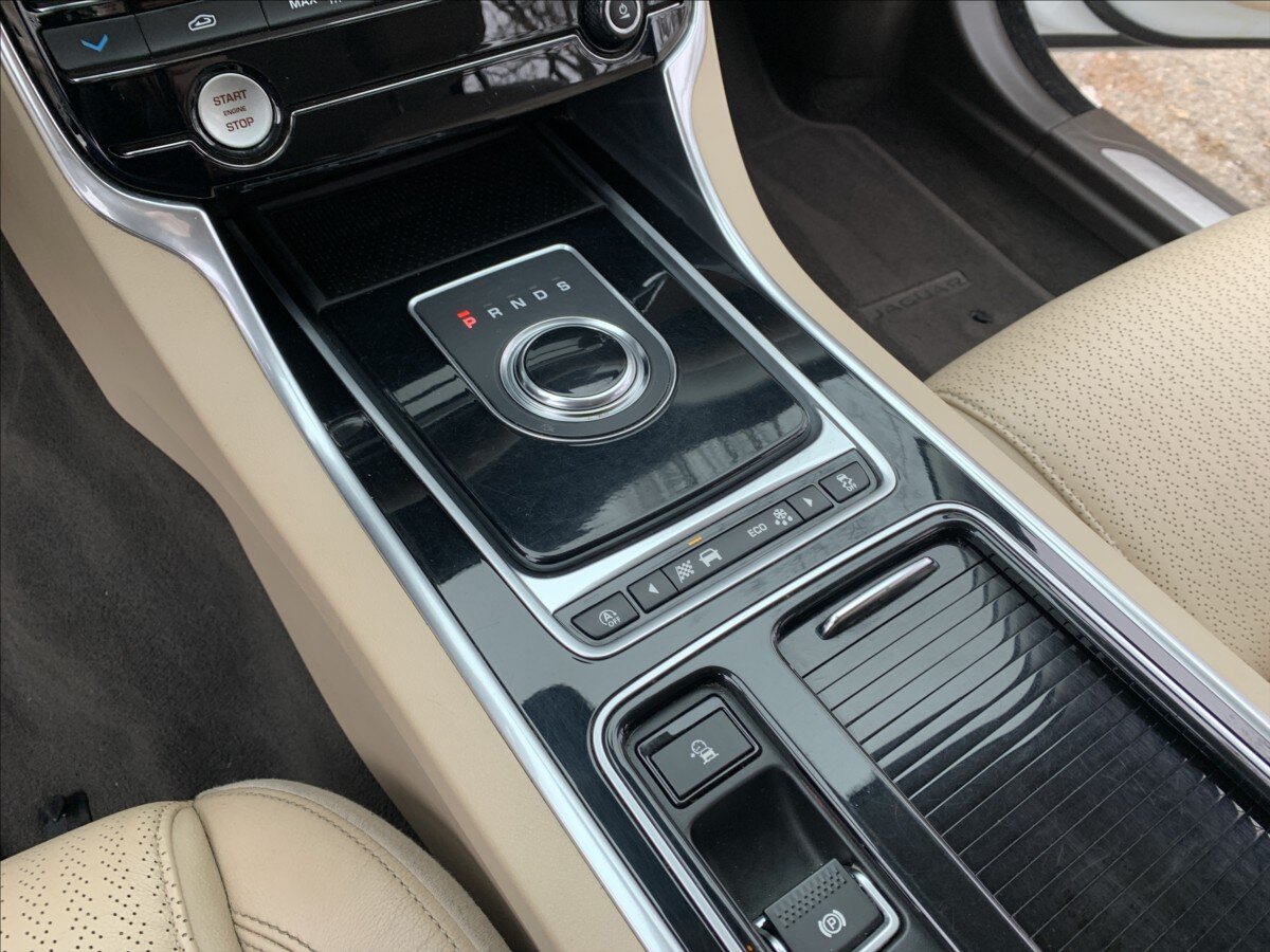 Jaguar XF Sedan 2,0 l 132 kw