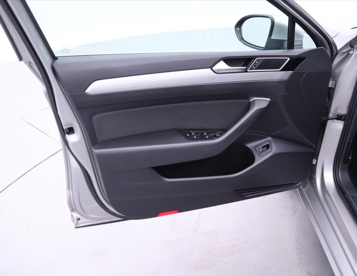 Volkswagen Passat Kombi 1,6 l 88 kw