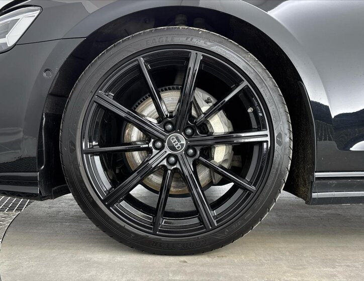 Audi A8 Sedan / Limuzína 3,0 l 210 kw